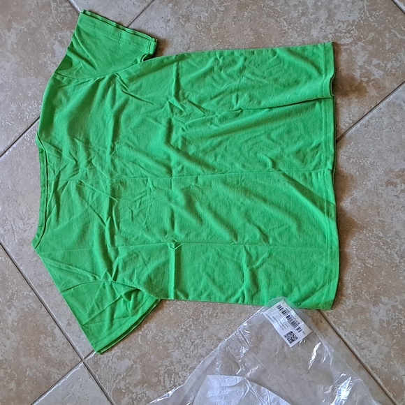 🌴 NWT Green Tee Top With Blue Dragonfly - Picture 6 of 11